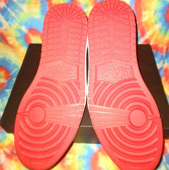 NIB- NIKE Air Jordan 1 low "Chicago" Men's 11 - Picture 8 of 10